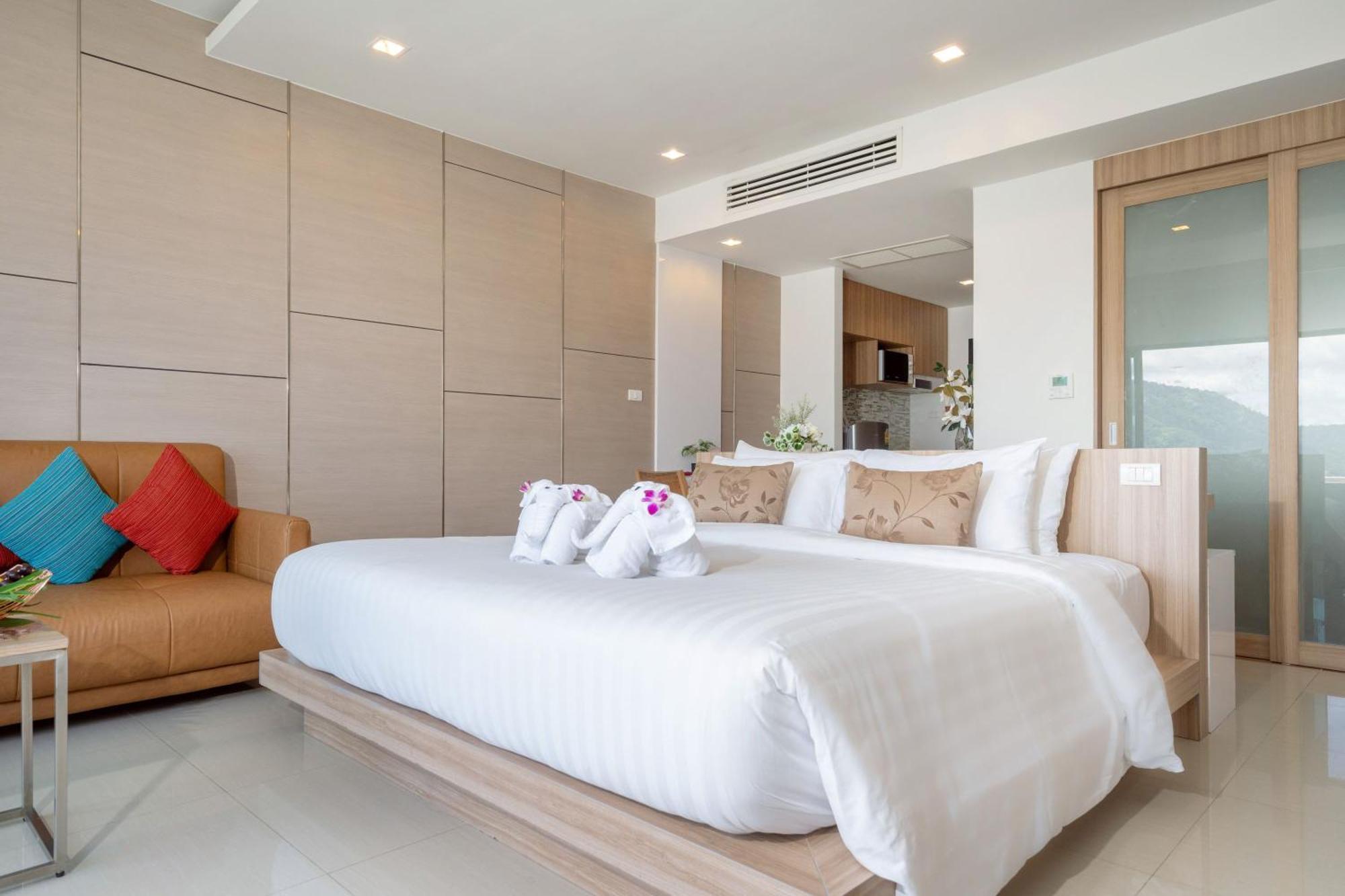 Patong Bay Hill Hotel Exterior photo