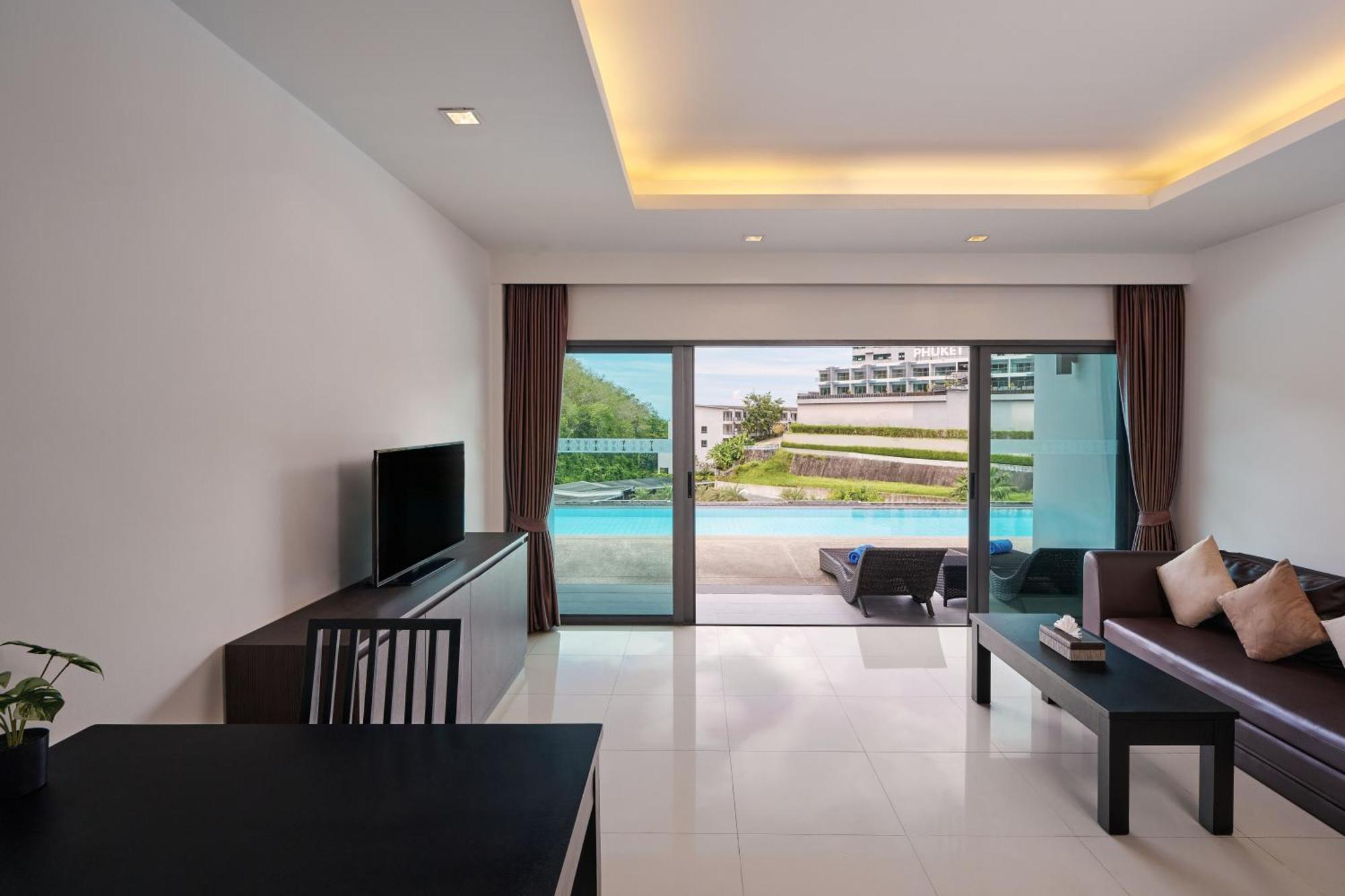 Patong Bay Hill Hotel Exterior photo