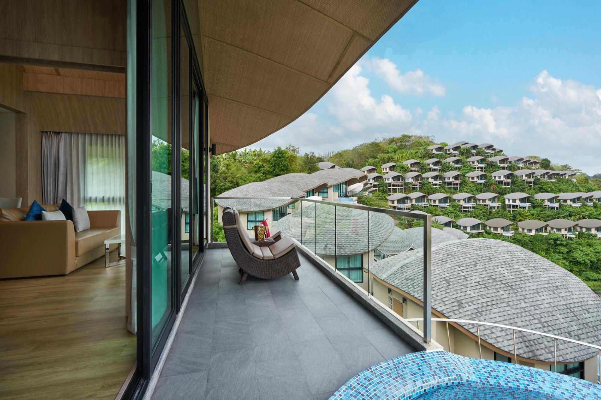 Patong Bay Hill Hotel Exterior photo