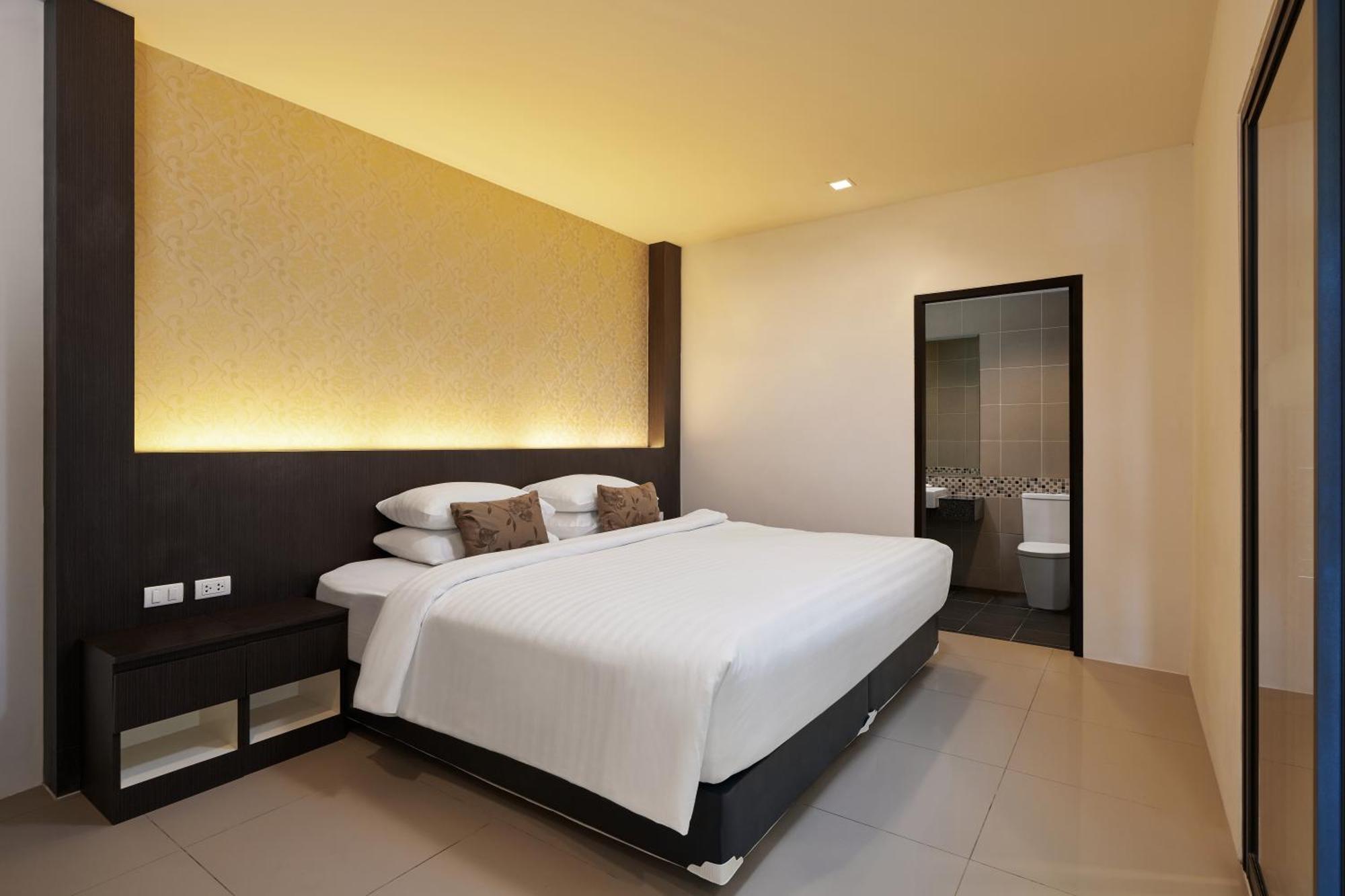 Patong Bay Hill Hotel Exterior photo