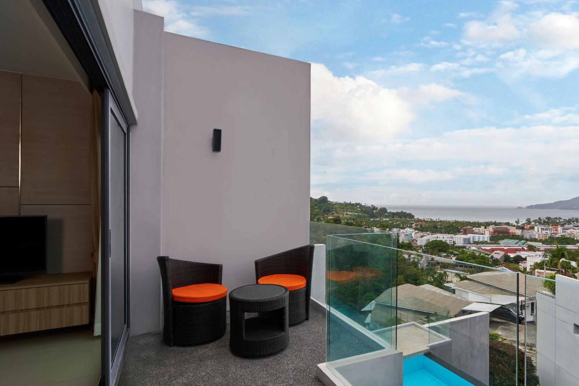 Patong Bay Hill Hotel Exterior photo